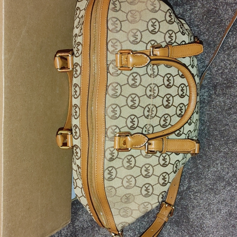 Authentic Michael Kors Satchel - image 7